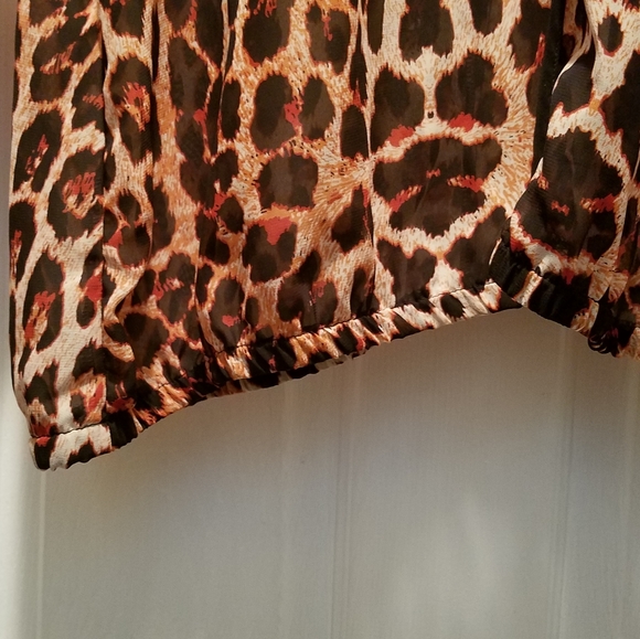 Sheer cold shoulder blouse - Picture 3 of 5